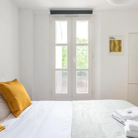 Design - 6 Guests - Buttes Chaumont Apartment