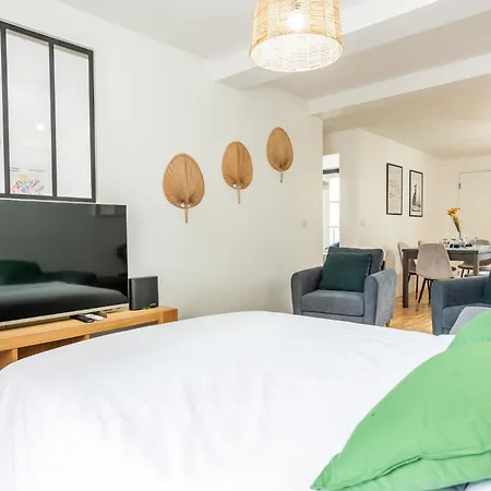 Design - 6 Guests - Buttes Chaumont Apartment *