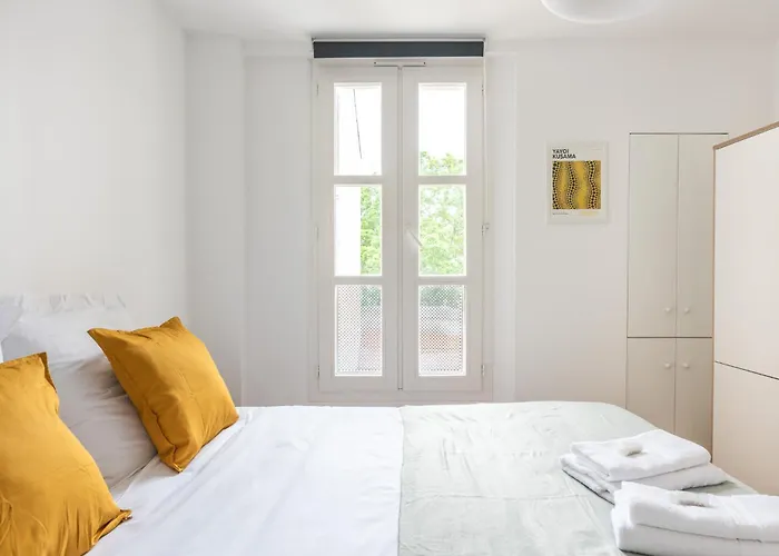 Design - 6 Guests - Buttes Chaumont Apartment
