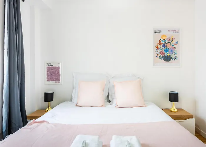 Design - 6 Guests - Buttes Chaumont Apartment *