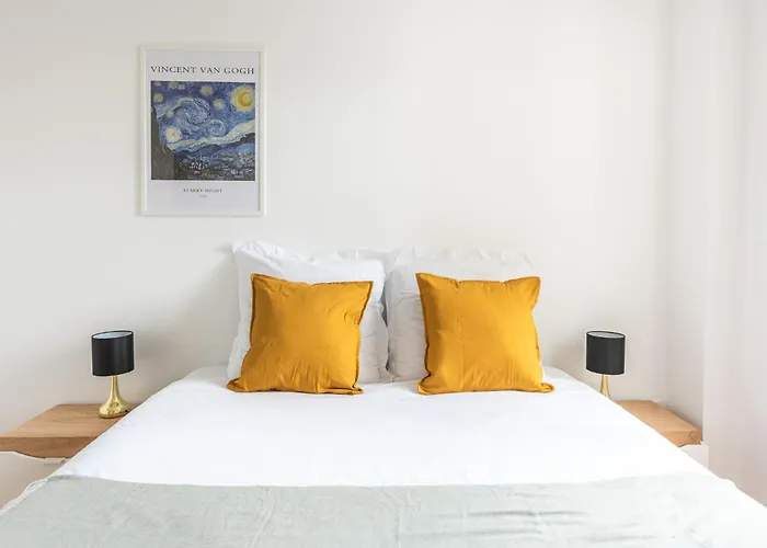 Design - 6 Guests - Buttes Chaumont Apartment *