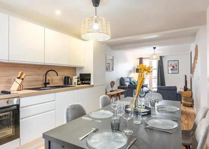Design - 6 Guests - Buttes Chaumont Apartment *